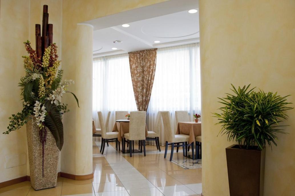 Hotel Palm Beach B&B Sea View Rimini Ngoại thất bức ảnh